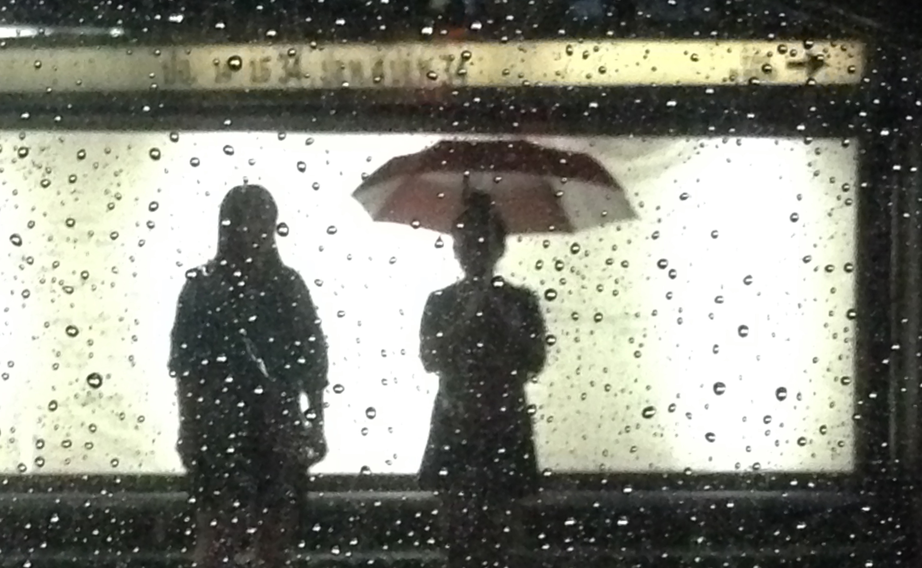 “อดทนเวลาที่ฝนพรำ.
