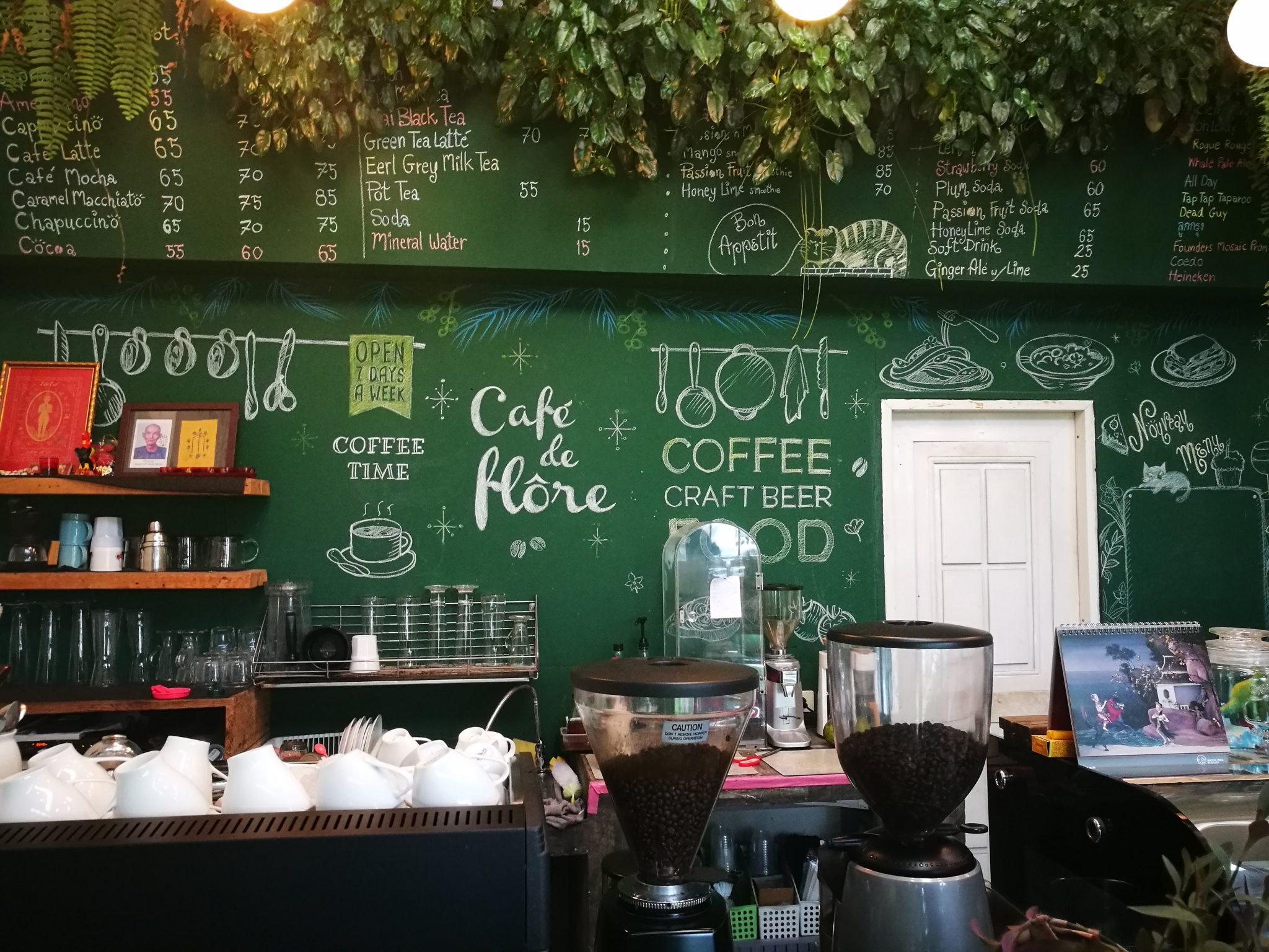 Cafe’ De Flore : ร้านร่มรื่นกาแฟรสละมุน