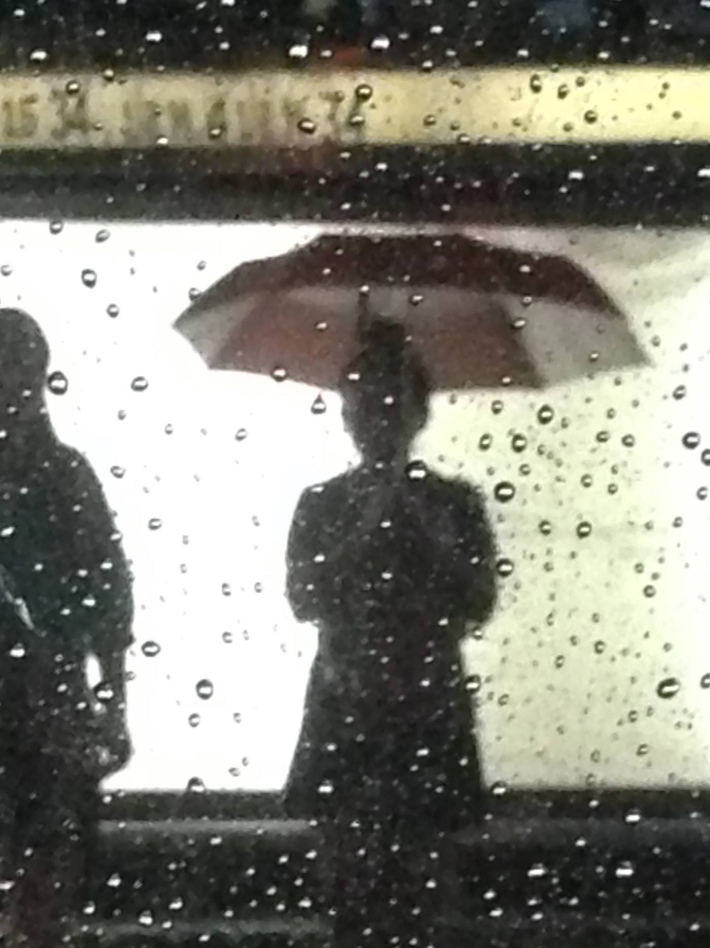 “อดทนเวลาที่ฝนพรำ.