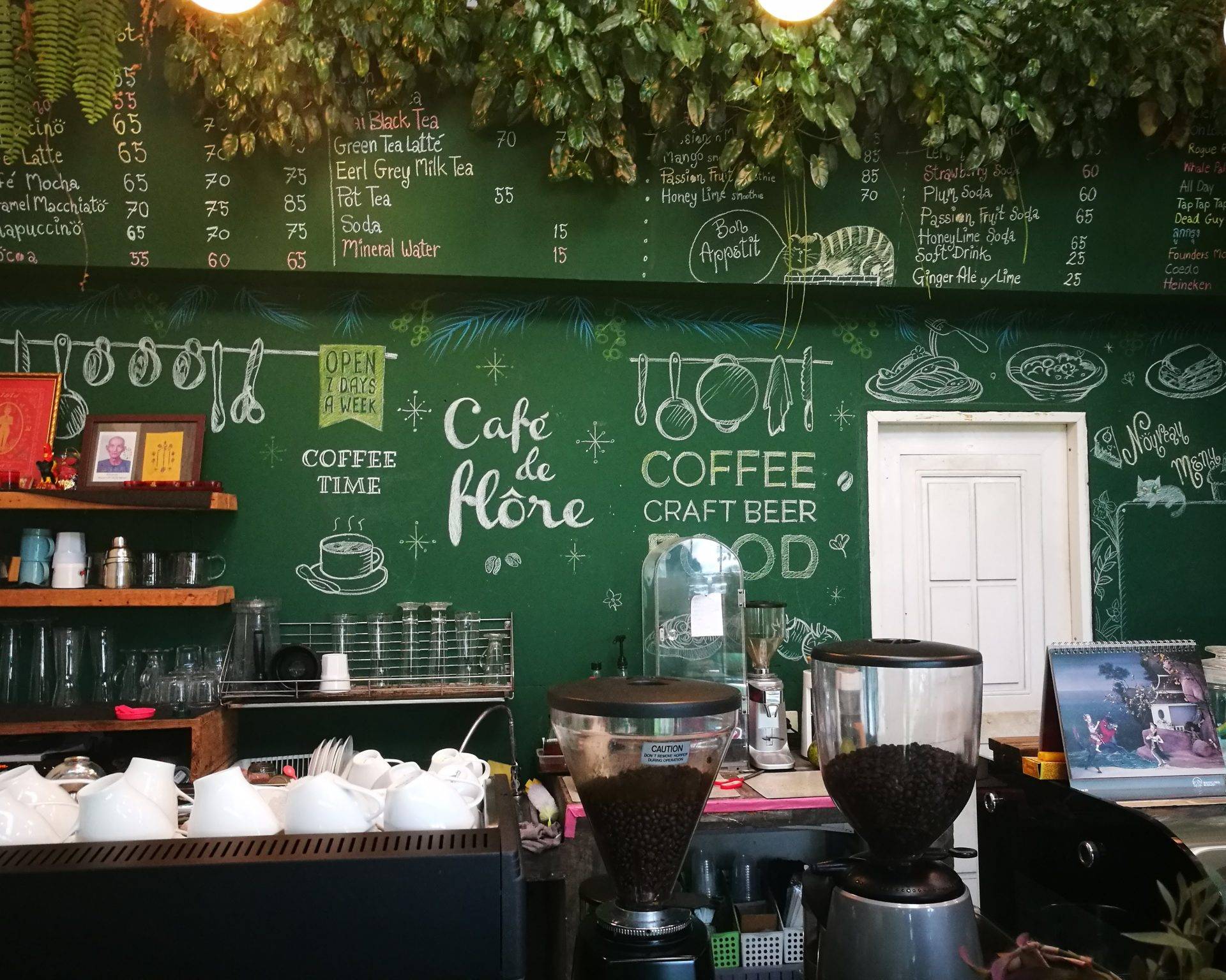 Cafe’ De Flore : ร้านร่มรื่นกาแฟรสละมุน