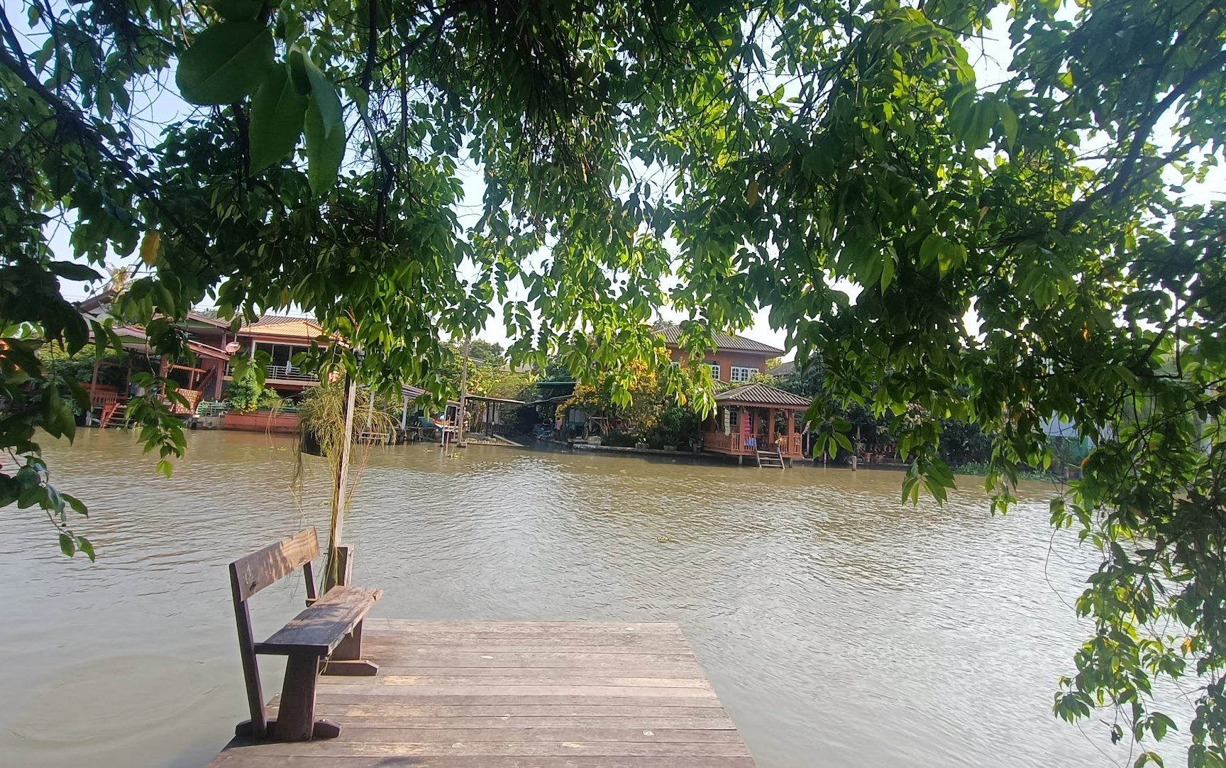 รำไร คาเฟ่ – คาเฟ่บรรยากาศริมคลอง