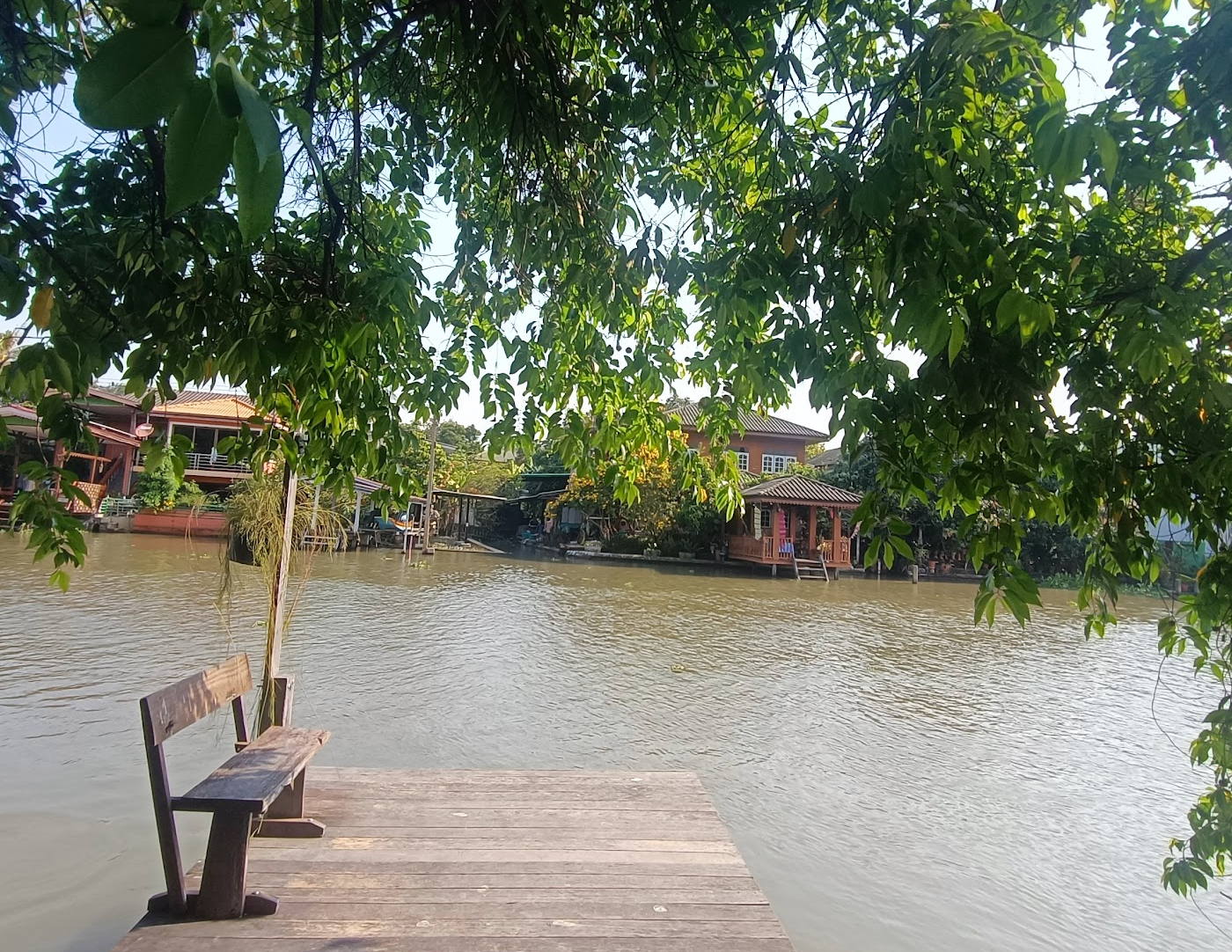 รำไร คาเฟ่ – คาเฟ่บรรยากาศริมคลอง